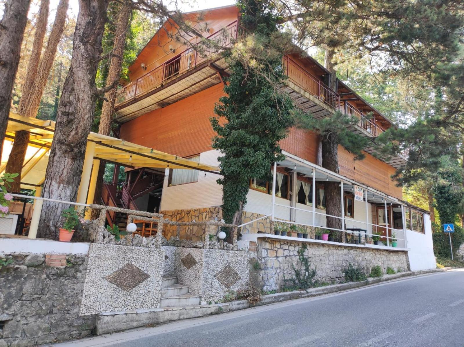 Hotel Toni Llogora Dukat 外观 照片