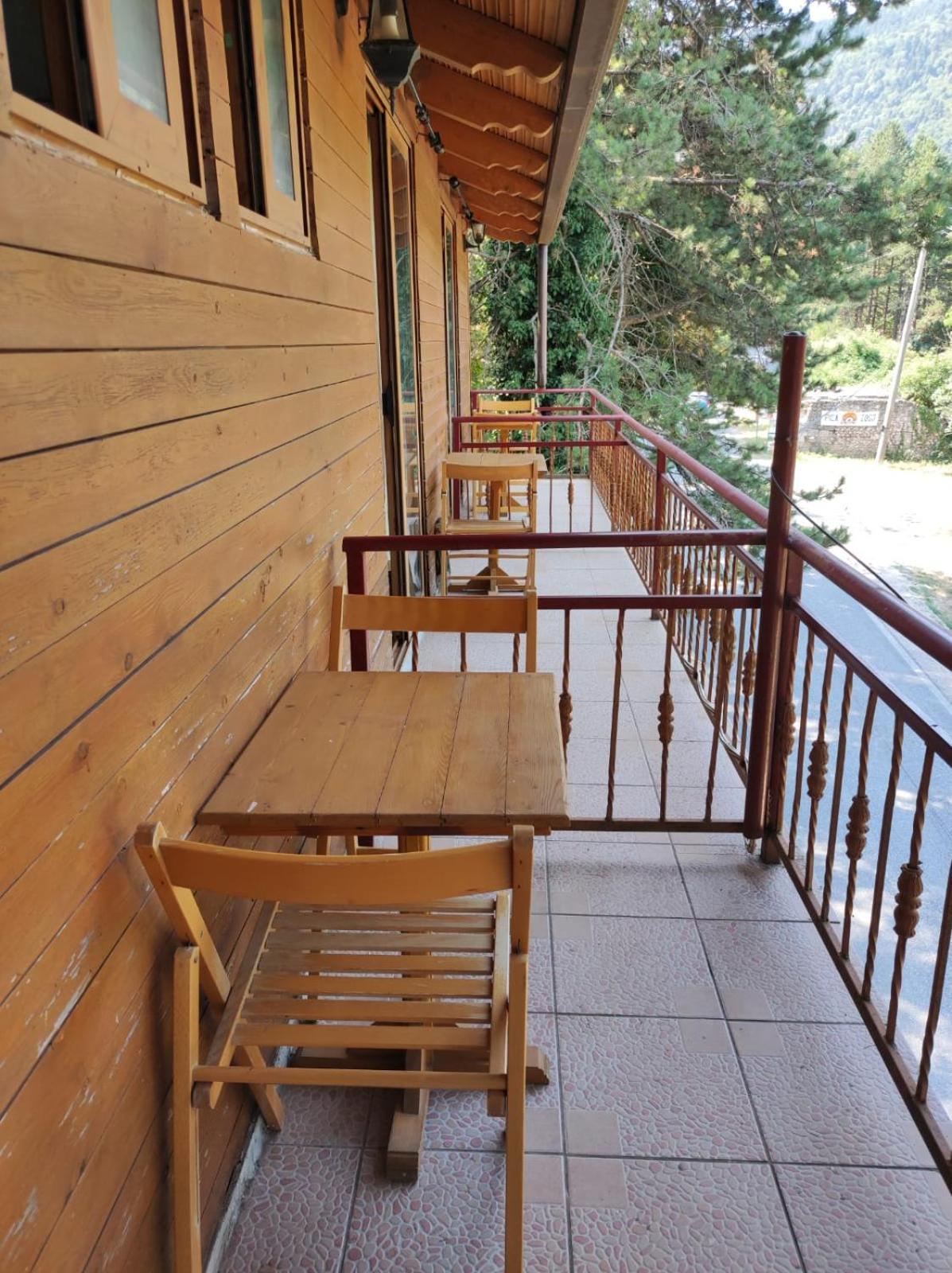 Hotel Toni Llogora Dukat 外观 照片