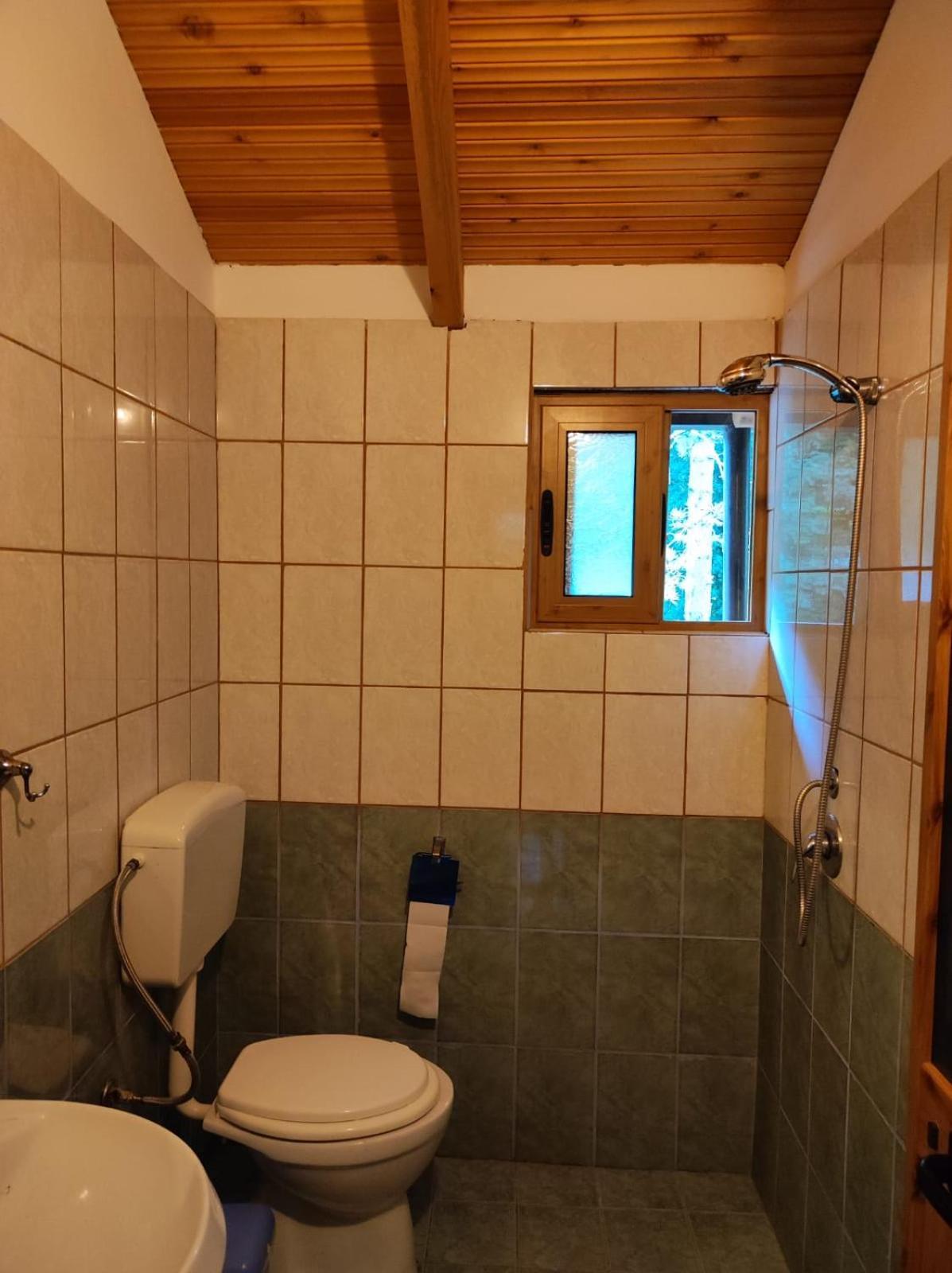 Hotel Toni Llogora Dukat 外观 照片