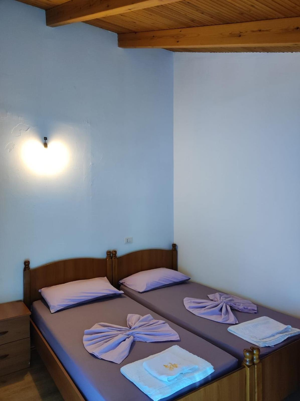 Hotel Toni Llogora Dukat 外观 照片