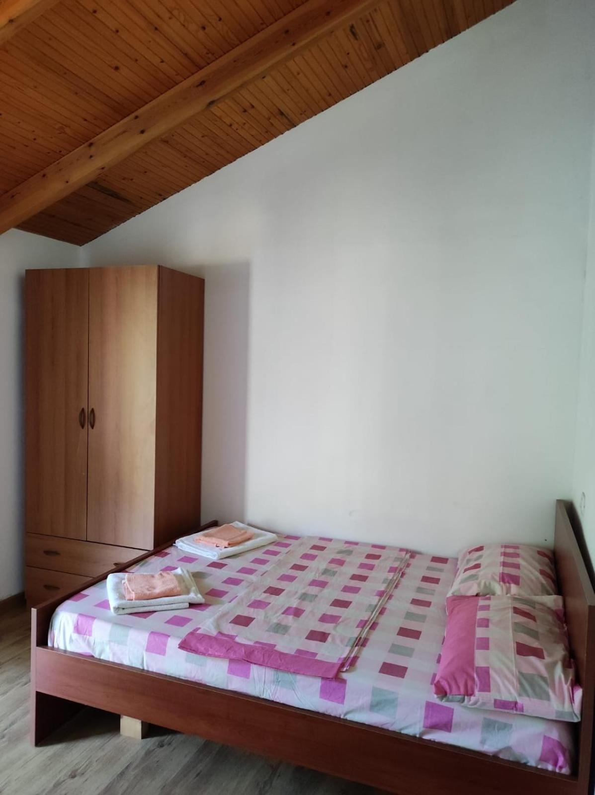 Hotel Toni Llogora Dukat 外观 照片