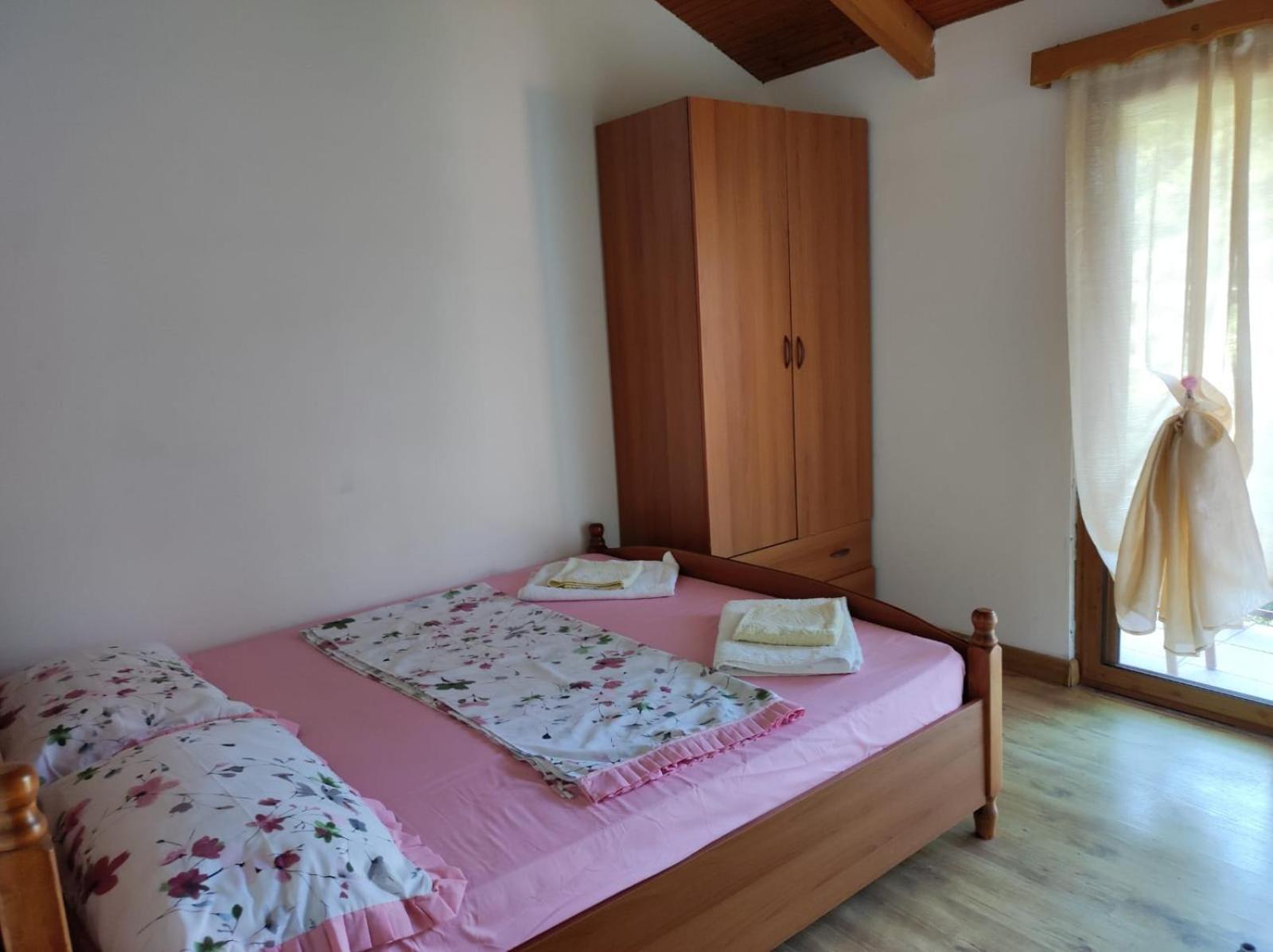 Hotel Toni Llogora Dukat 外观 照片