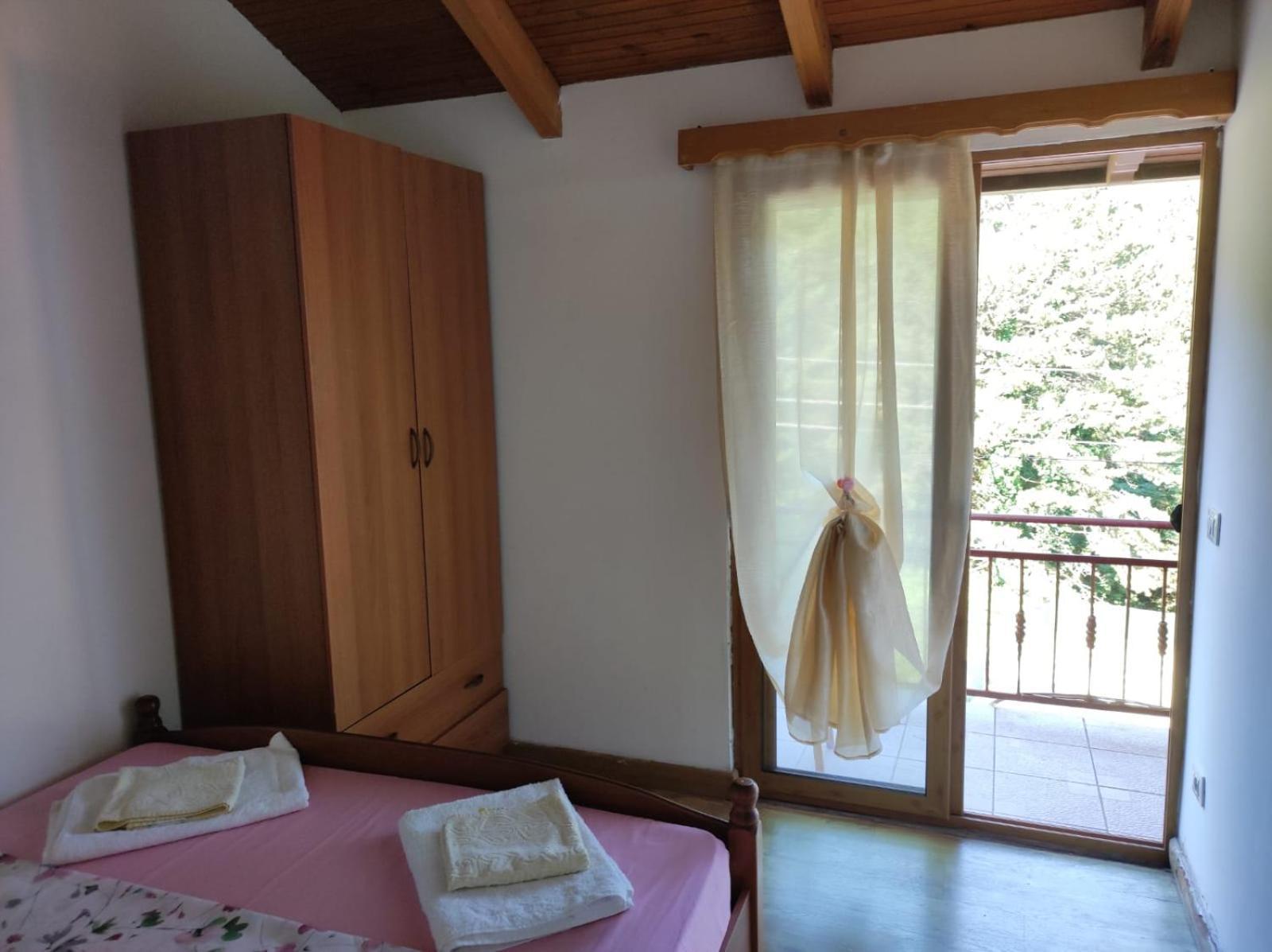 Hotel Toni Llogora Dukat 外观 照片